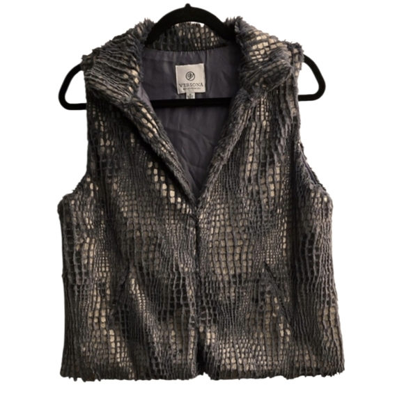 Versona Jackets & Blazers - Versona Gray Faux Fur Vest. M